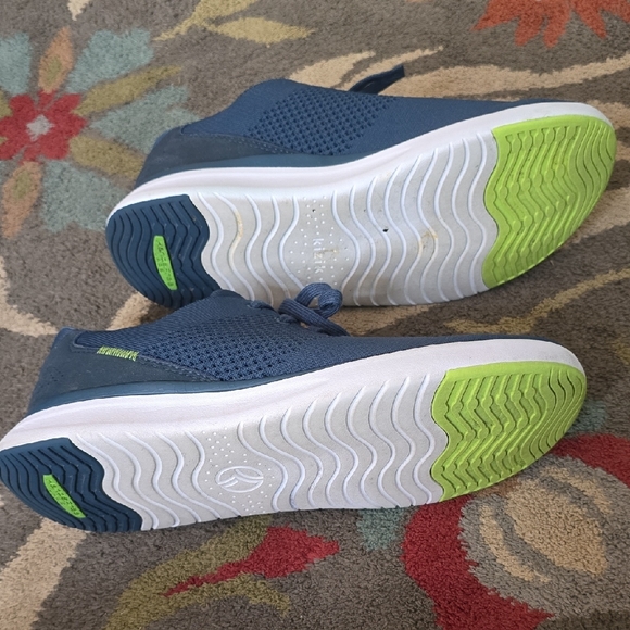 Kizik Blue Sneakers Mens size 13W or Womens 14.5W - Picture 2 of 3